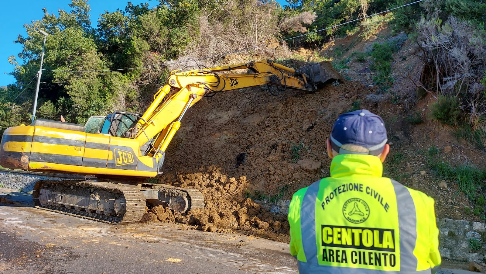 Frana tra Centola e Palinuro, operai al lavoro per ripristinare la viabilità