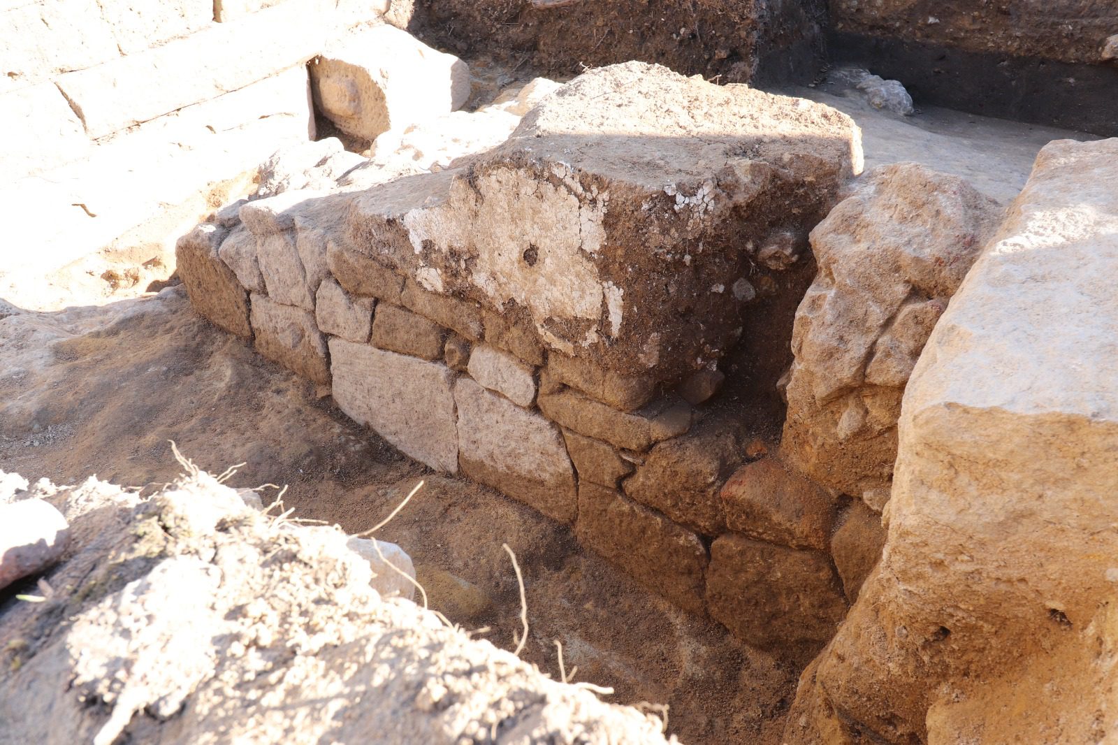 Velia, nel parco archeologico spuntano i mattoni del primo santuario della città focea