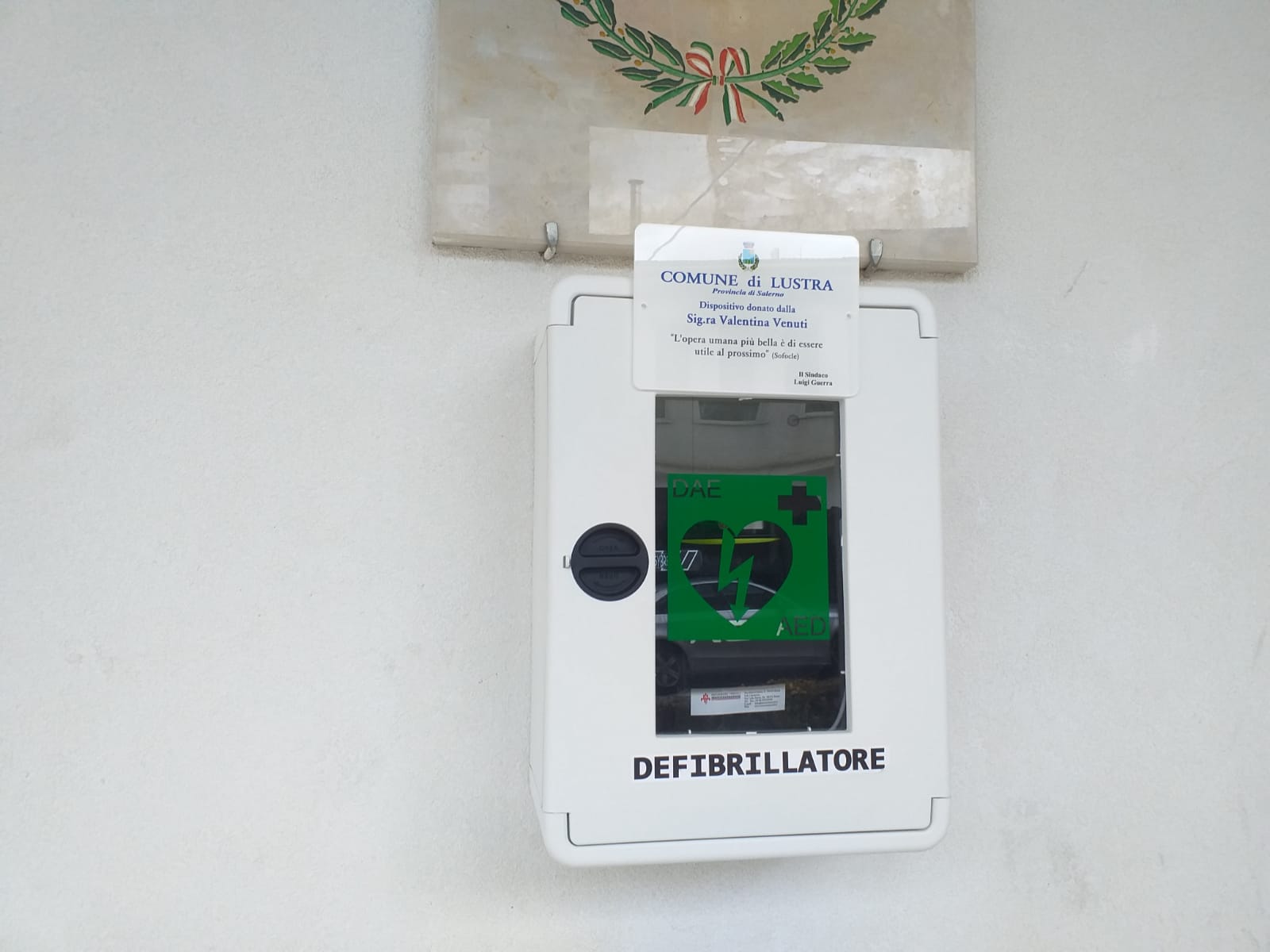 Lustra Cilento Comune cardioprotetto, consegnato  defibrillatore da imprenditrice