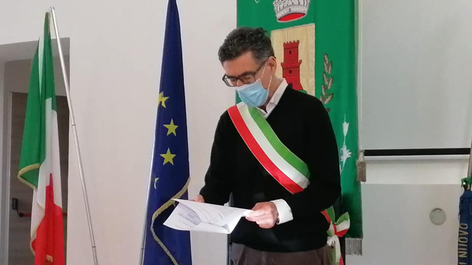 Variante Omicron, sindaco di Castelnuovo Cilento chiude le scuole