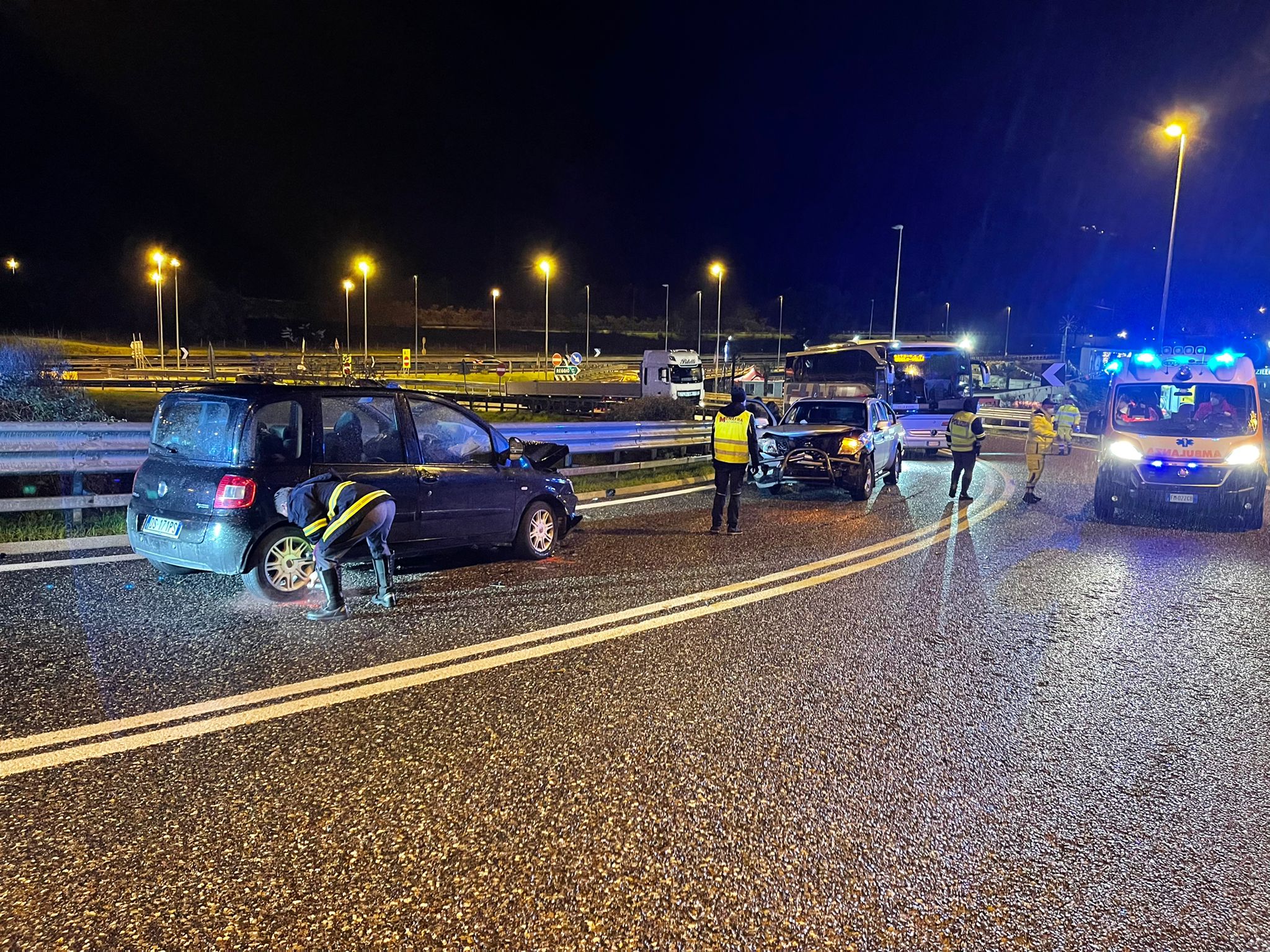 Scontro sull’autostrada ad Atena Lucana: otto feriti