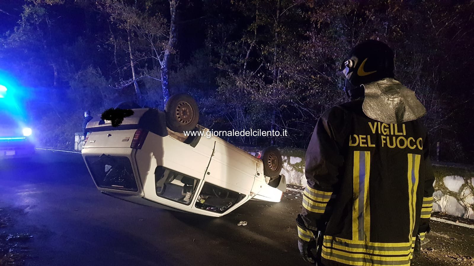 Auto si ribalta tra Celle di Bulgheria e Roccagloriosa, ferita una donna