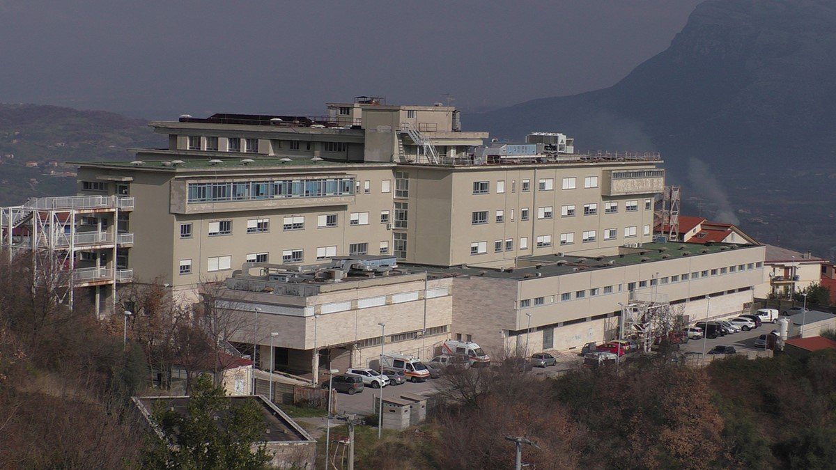 Roccadapide, cluster in ospedale: 18 casi positivi a Covid-19