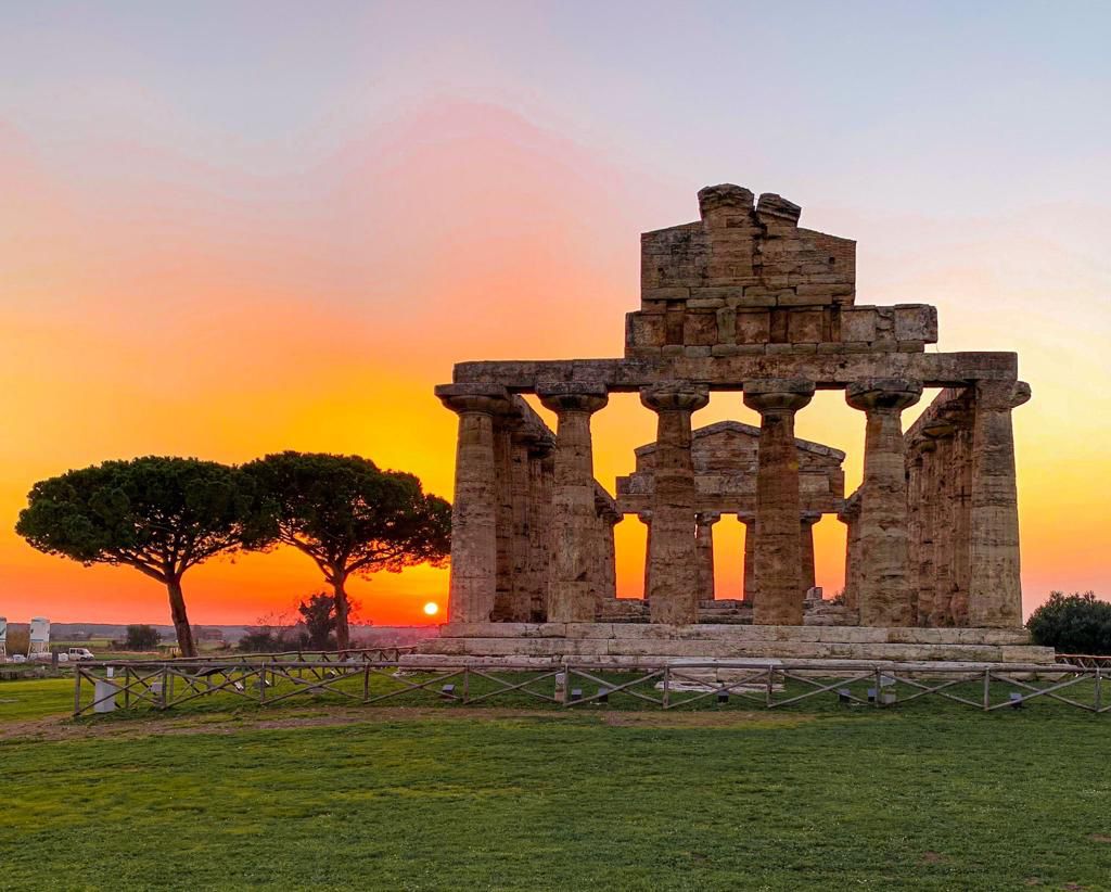 Paestum si colora di rosa per Procida Capitale Italiana della Cultura 2022