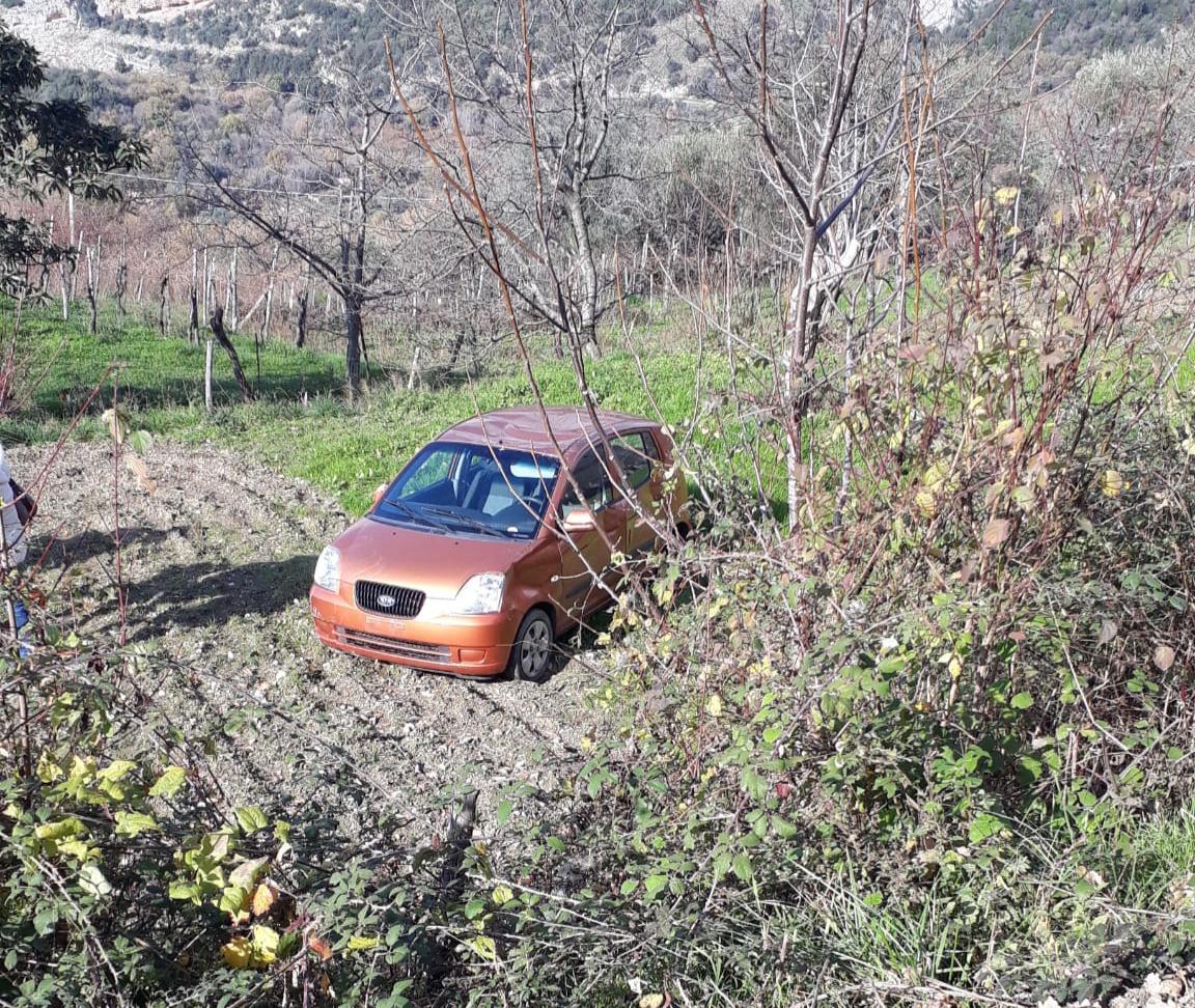 Aquara, incidente sulla Sp 44: farmacista finisce fuori strada