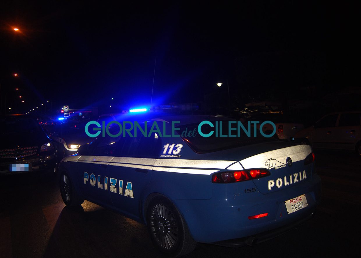 Inseguimento nella notte lungo l’A2 del Mediterraneo, due arresti della polizia