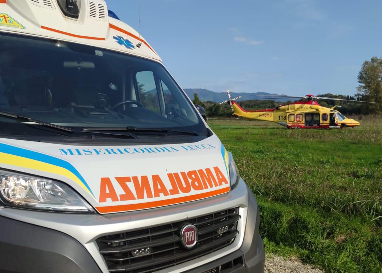 Cade dall’albero durante lavori potatura: muore 73enne