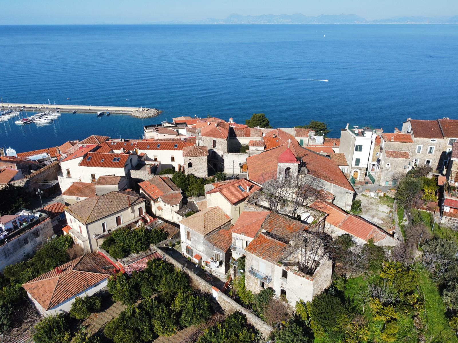 Agropoli, per San Valentino il centro storico diventa il Borgo degli Innamorati