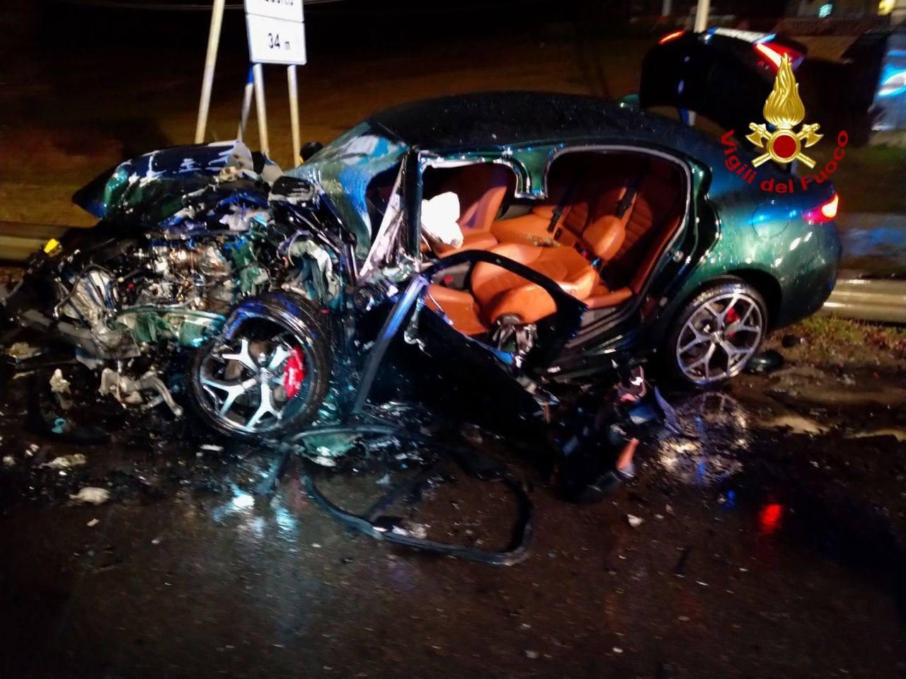Brienza, violento scontro tra due auto: feriti i conducenti