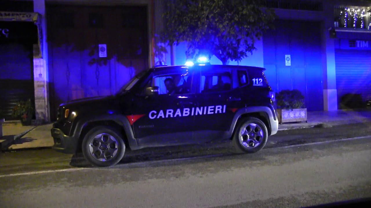 Cilento, sfascia porta ingresso e fa irruzione a casa del figlio: 61enne in manette