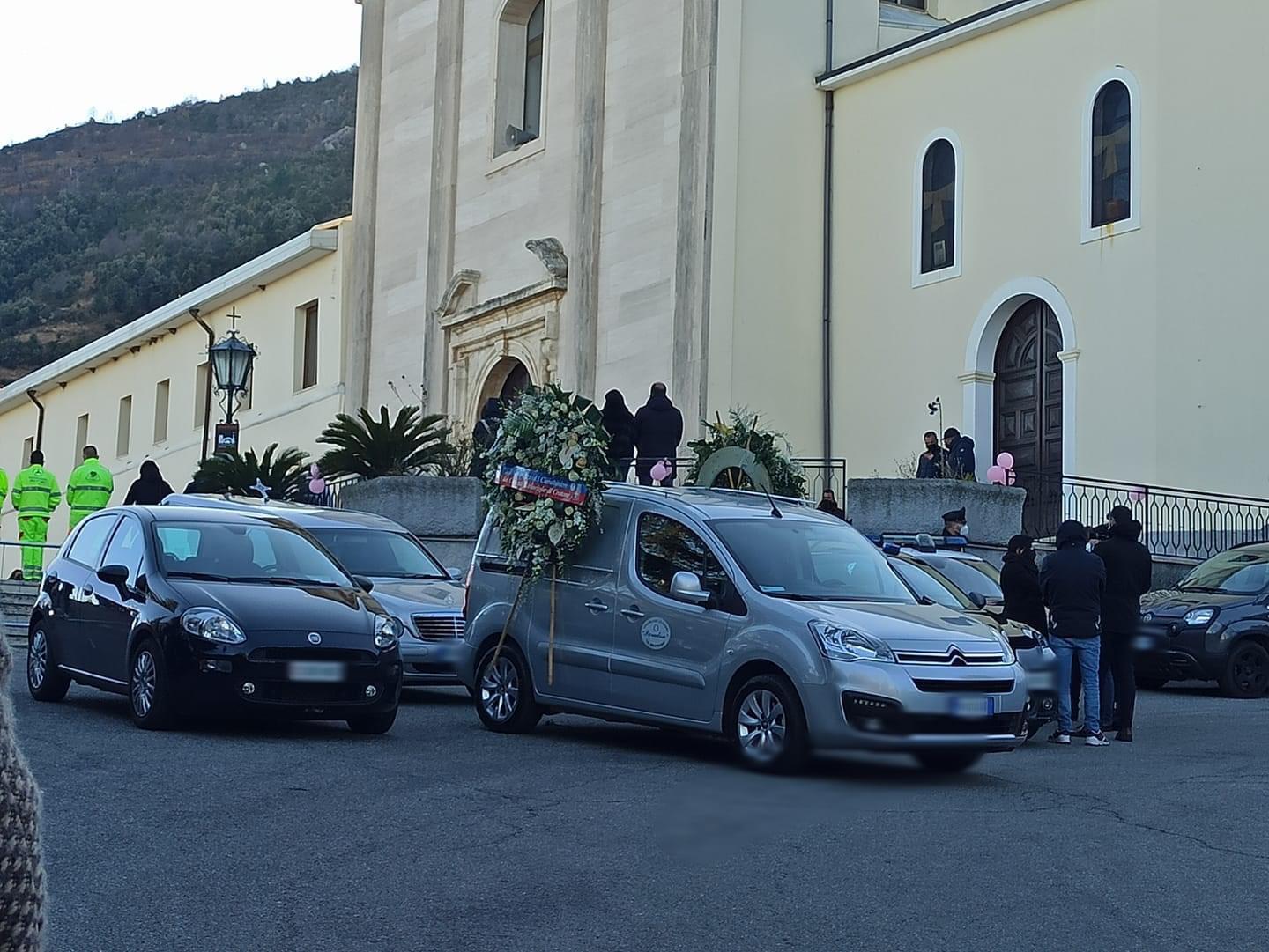 Rintocchi a Scario per l’ultimo saluto a Ginevra, la bimba di due anni positiva al Covid