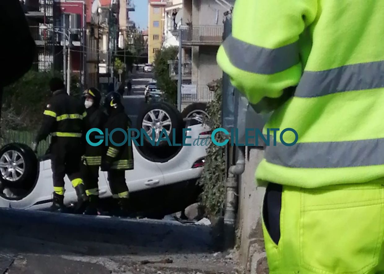 Agropoli, auto precipita dal parcheggio dell’ex clinica Malzoni: conducente ricoverata