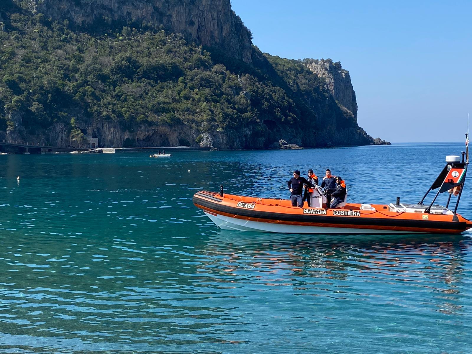 Bonificati i fondali dell’Isola di Dino a Praia a mare, rimossi manufatti per l’ormeggio abusivo delle barche