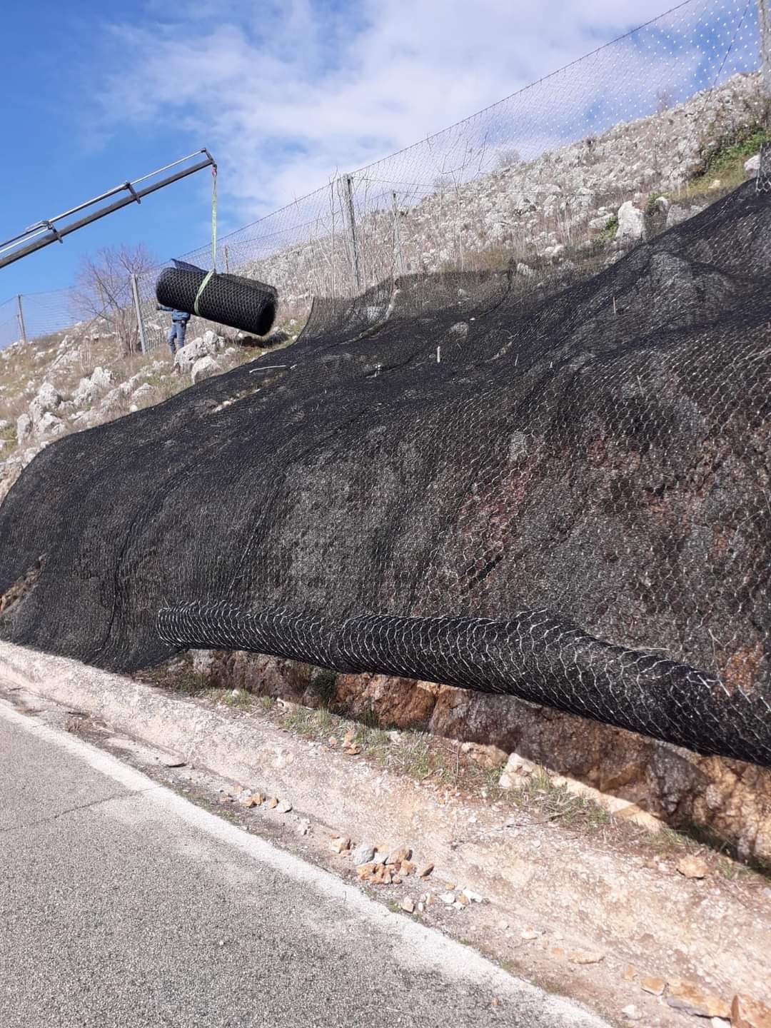 Monte San Giacomo, messa in sicurezza del costone sulla strada provinciale 72