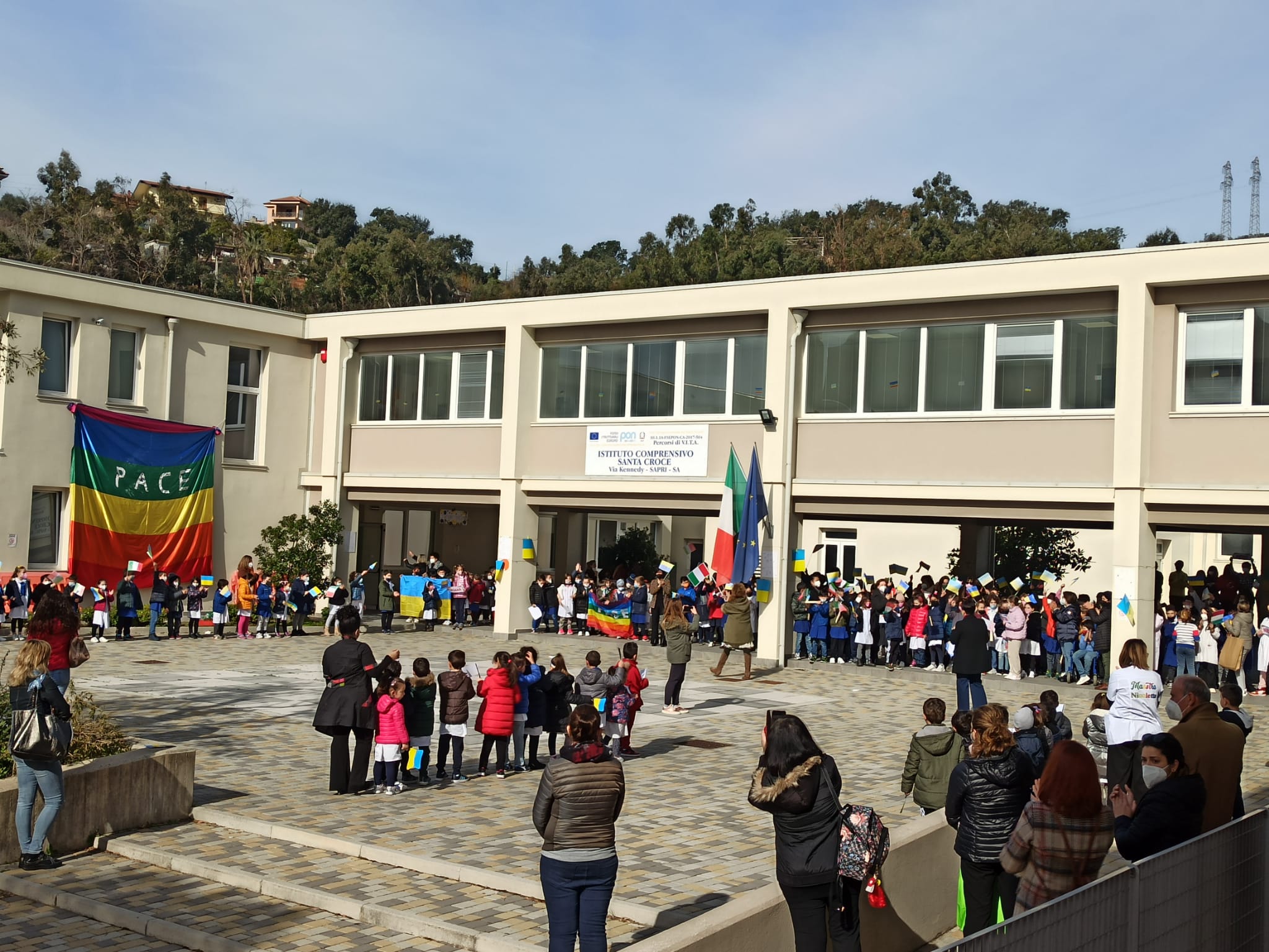 Il cuore grande di Sapri, così la scuola accoglie i bambini ucraini scappati dalla guerra