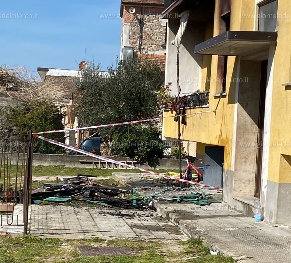 Scoppia bombola di gas in un appartamento a Omignano: nessun ferito, gravi danni