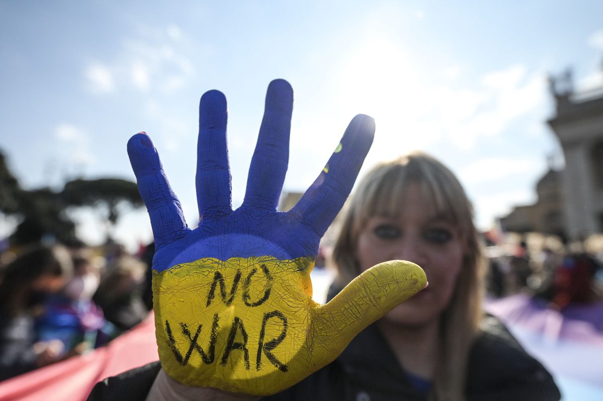 Vallo della Lucania, gli studenti scendono in piazza per dire ‘no alla guerra’ e per aiutare i profughi ucraini