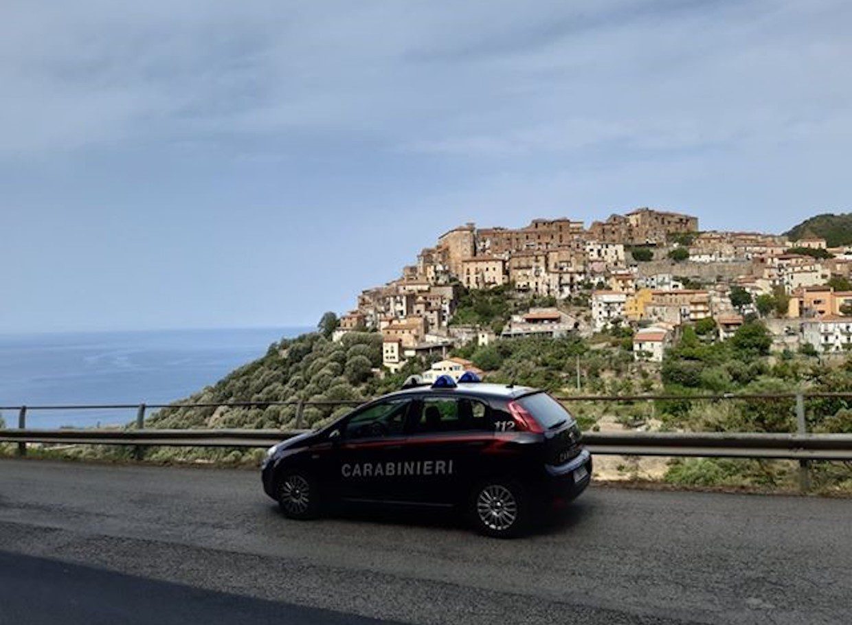 Pisciotta, 21enne molestato in strada: donna denunciata