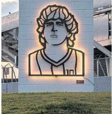 “Il mito di Maradona nel calcio, nell’arte e nel sociale”, Sala Consilina celebra l’indimenticato capitano del Napoli
