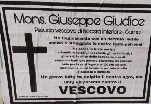 Nocera, vescovo vieta le processioni: manifesto funebre contro il prelato originario di Sala Consilina