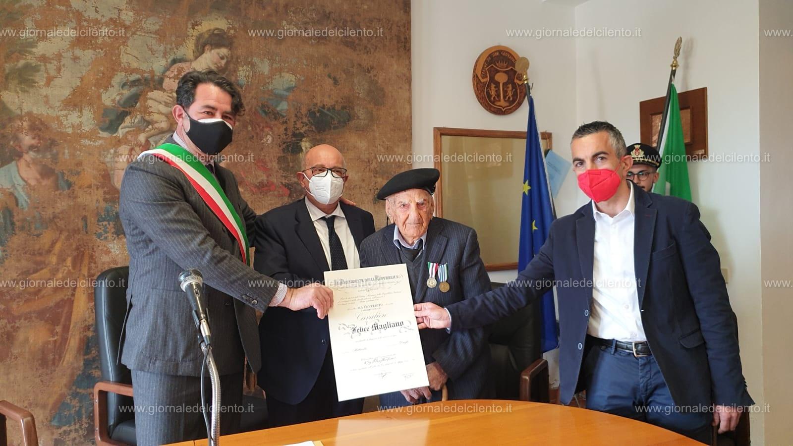 San Giovanni a Piro, l’ultracentenario Felice Magliano è Cavaliere della Repubblica