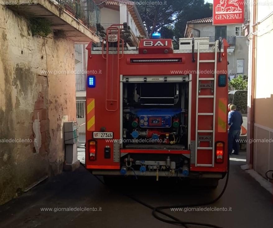 Castellabate, fiamme alla rete del metano: operaio ustionato