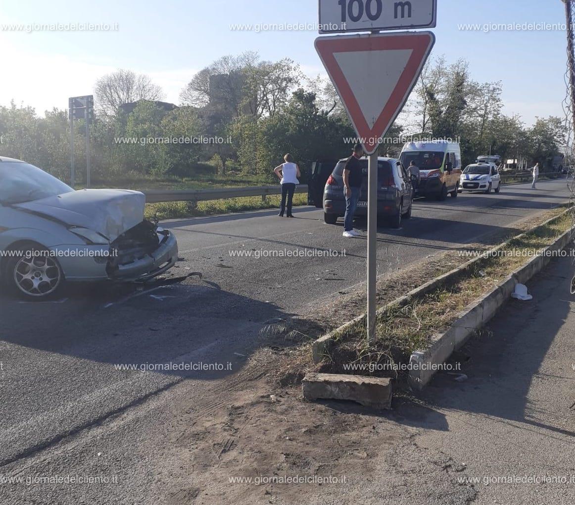 Cilento, incidente sulla via del mare: automobilisti illesi