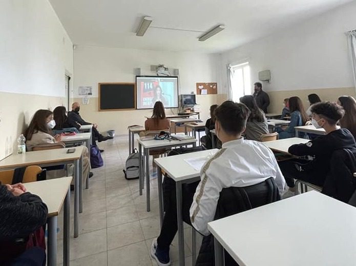 Liceo di Padula scelto da Telefono Azzurro per le attività della Giornata contro la pedofilia e pedopornografia