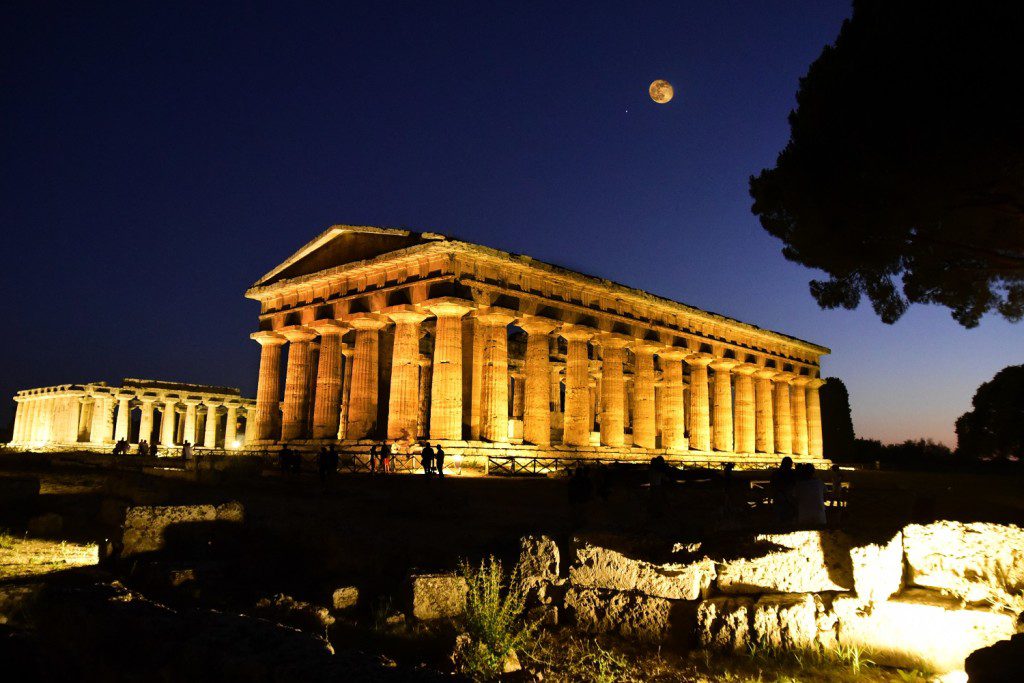 Notte al museo, apertura straordinaria del Parco archeologico di Paestum e Velia