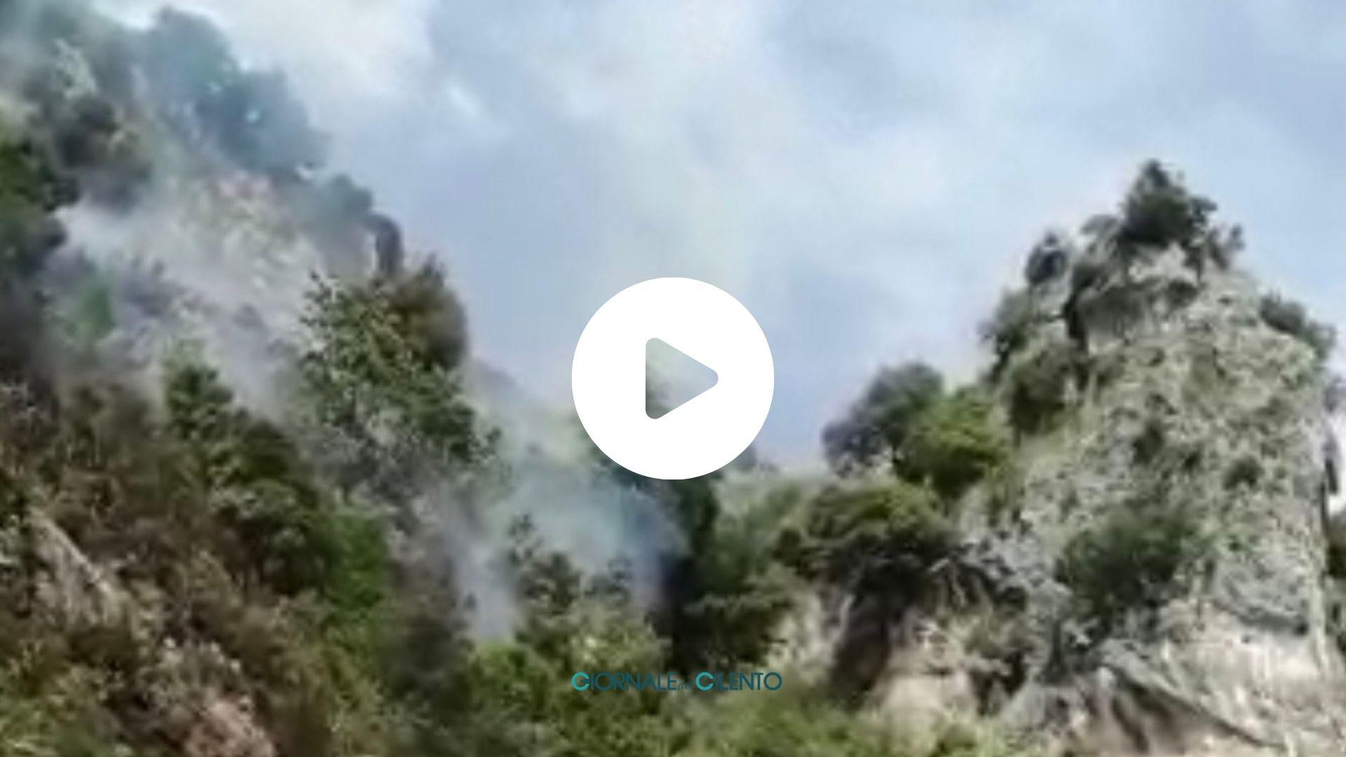 VIDEO | Incendio sul Bulgheria, fiamme in alta montagna