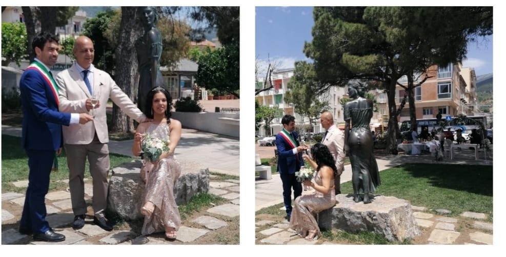 FOTONOTIZIA | Sapri, il primo matrimonio davanti la statua della Spigolatrice