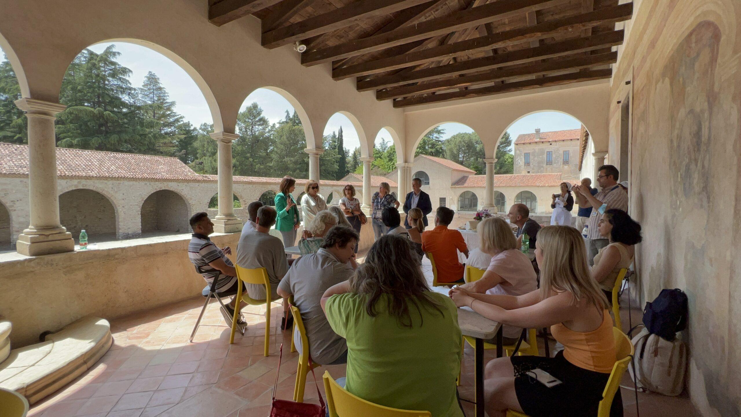 Venti tour operator visitano la Certosa di Padula. Il sindaco: «Sinergia con il Cilento»