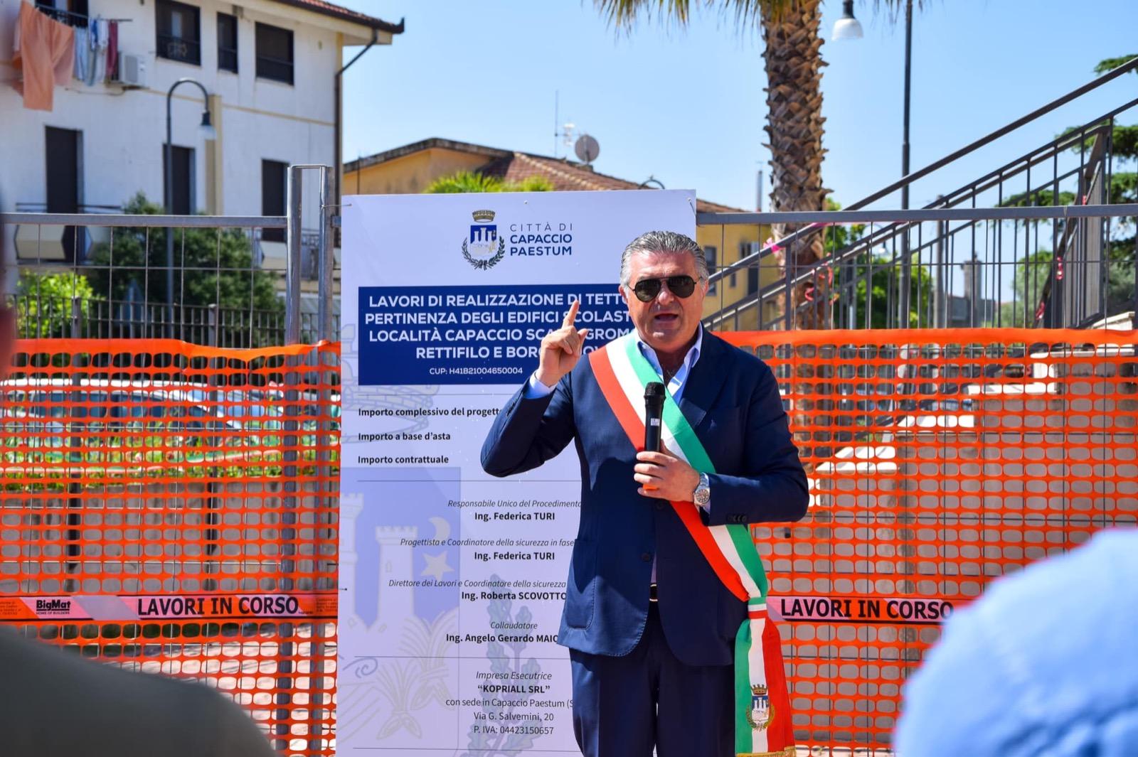 Capaccio Paestum, pensiline all’ingresso delle scuole: via ai lavori