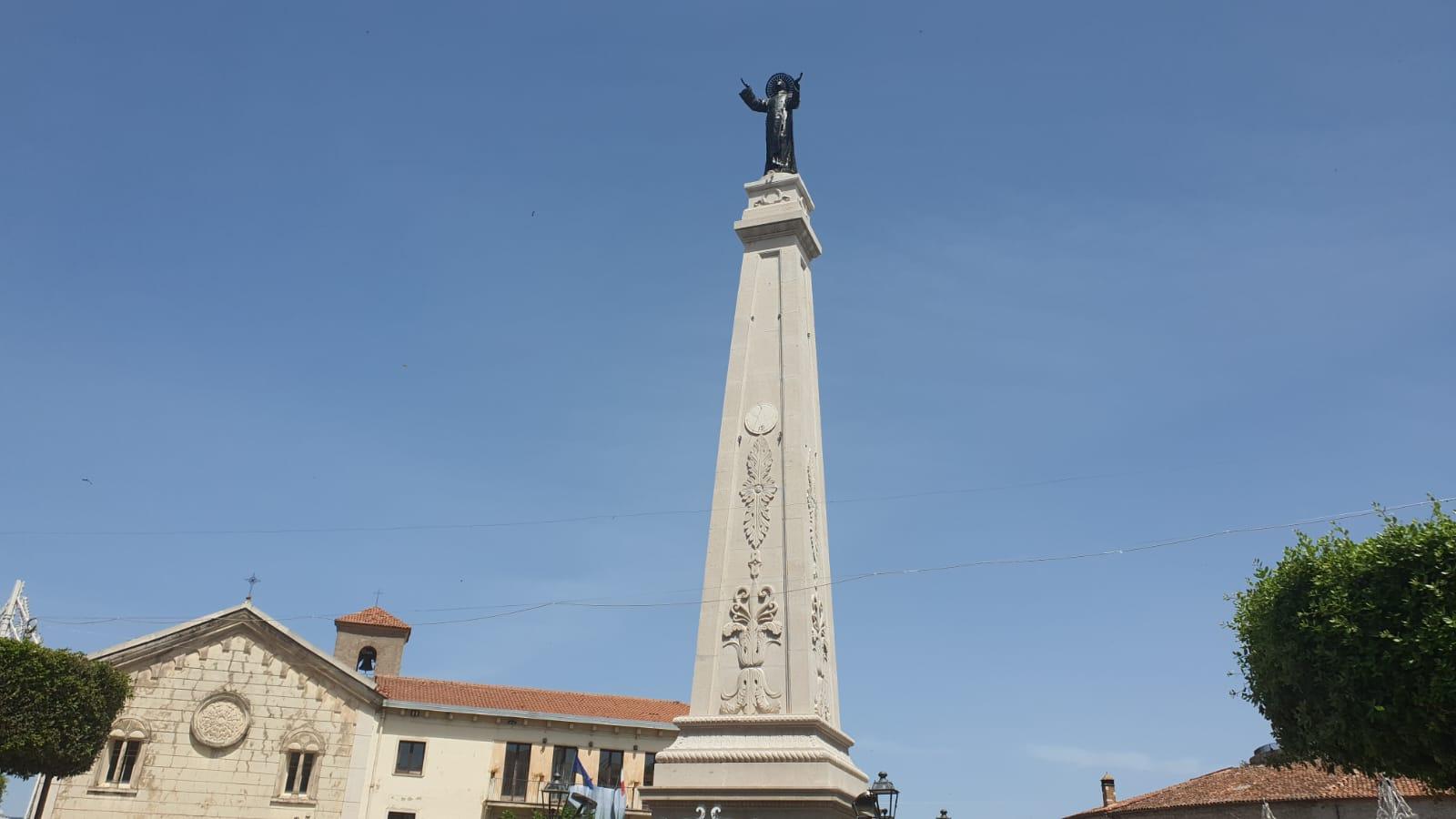 Teggiano, l’obelisco di San Cono torna al suo antico splendore dopo il restauro