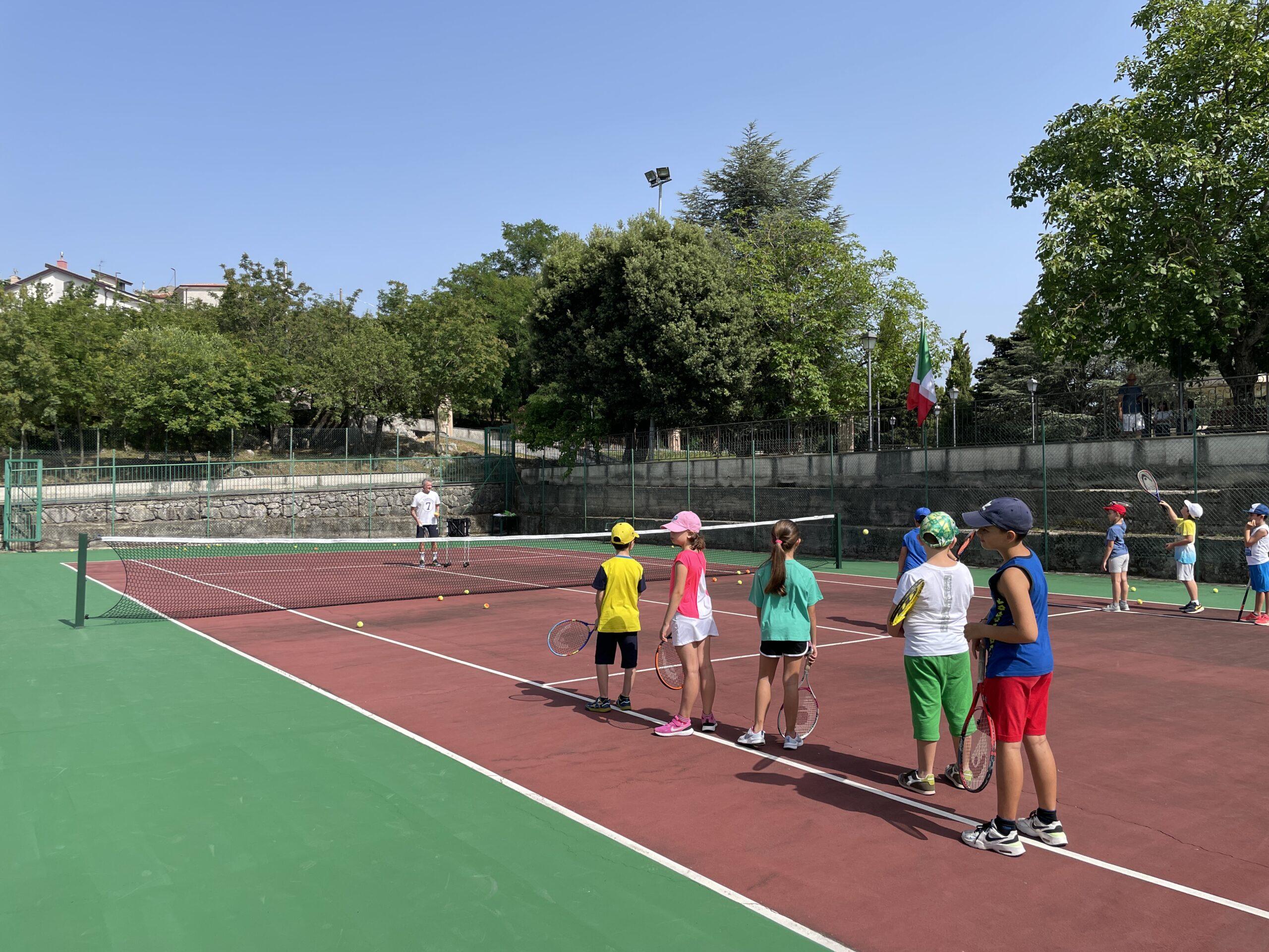 A lezione di tennis con Paolo Canè, numerosi iscritti al Camp a Tortorella