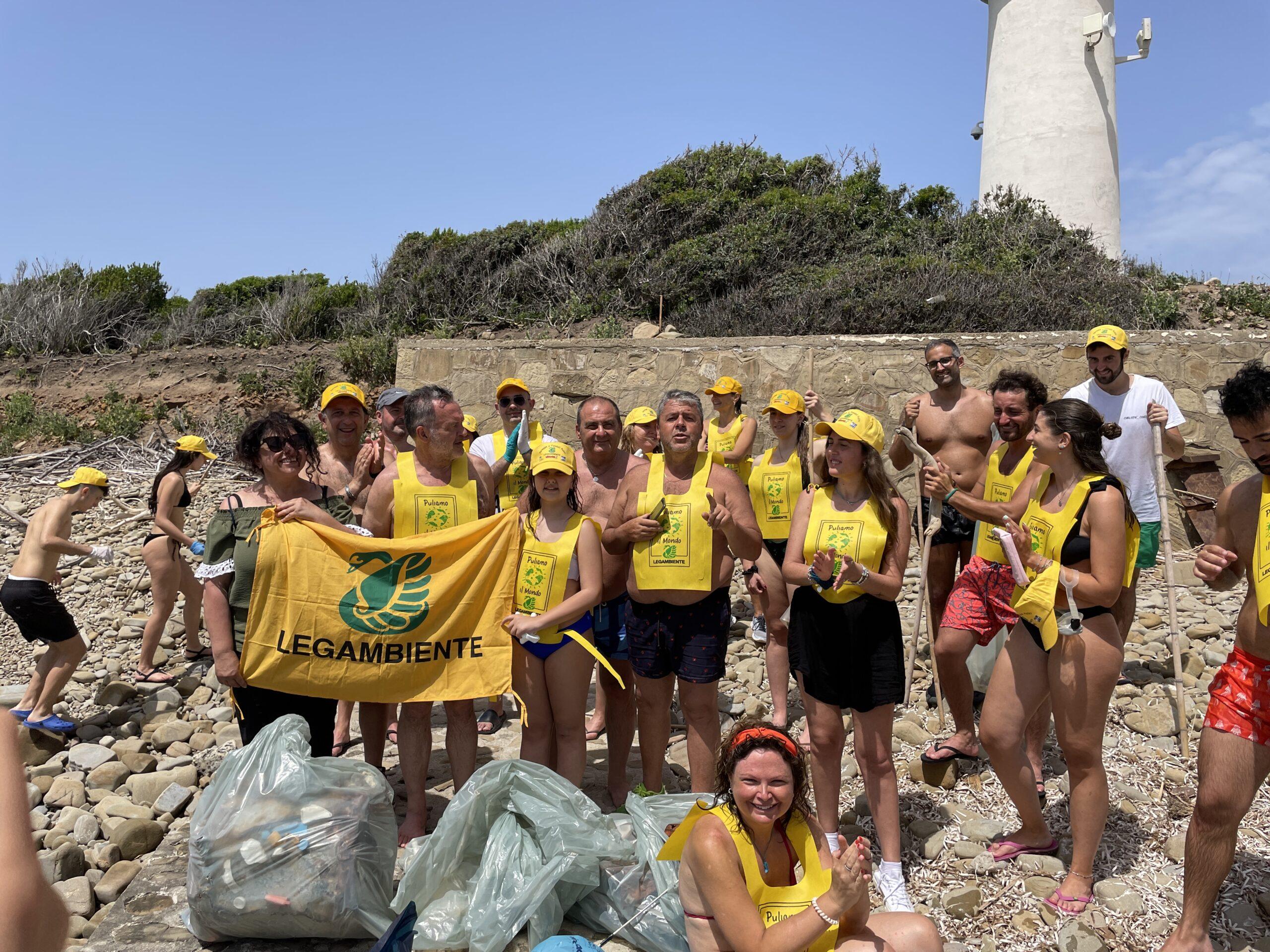 “Puliamo l’isola”, volontari Legambiente in azione sull’isolotto di Punta Licosa