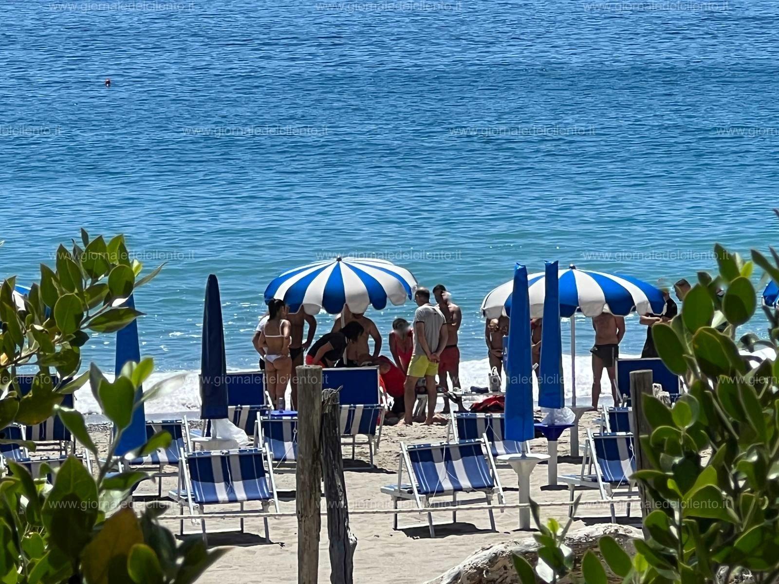 Tragedia in mare a Marina di Camerota, 70enne muore annegata