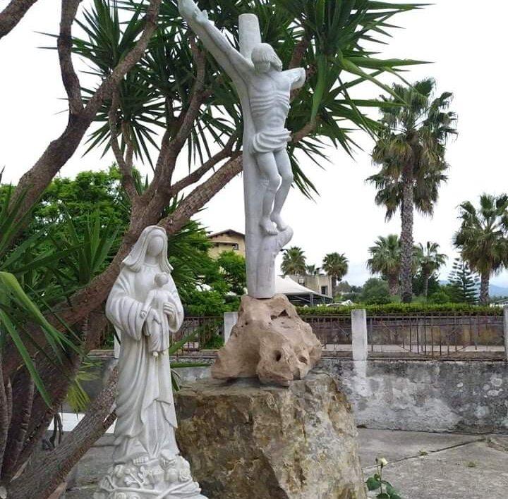 Scario, una scultura per i suoi fedeli nell’ultima opera di don Tonino Cetrangolo