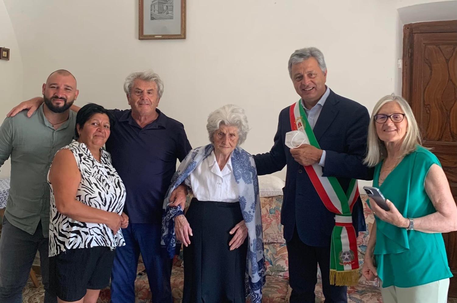 Castellabate festeggia i 101 anni di nonna Filomena