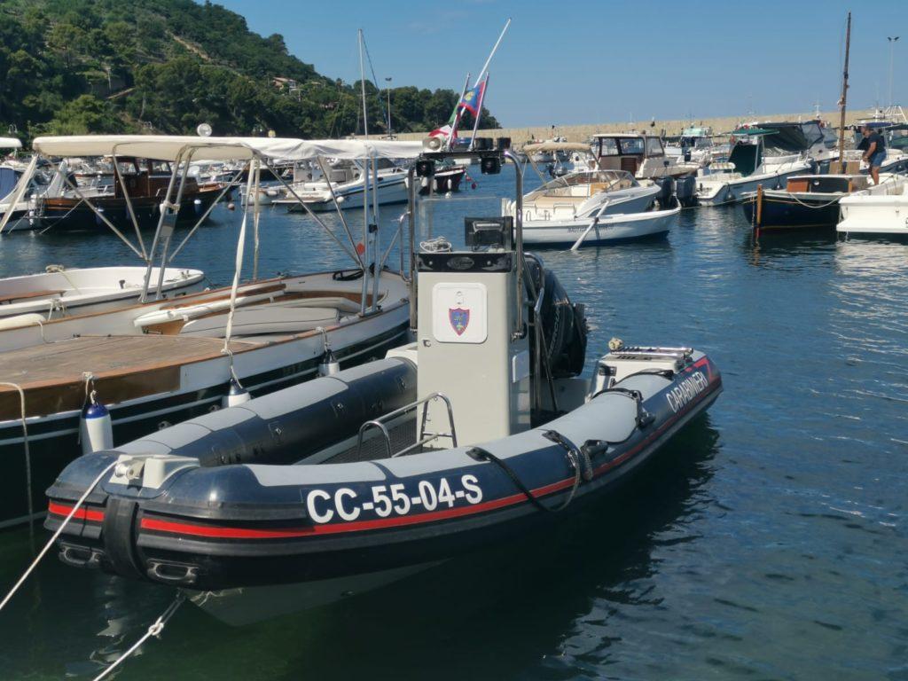 Controlli dei carabinieri nell’area marina protetta Santa Maria di Castellabate: violazioni e sanzioni