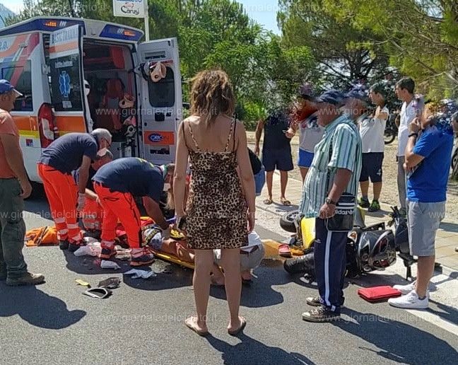 Incidente a Villammare, scontro tra furgone e scooter: giovane ferito