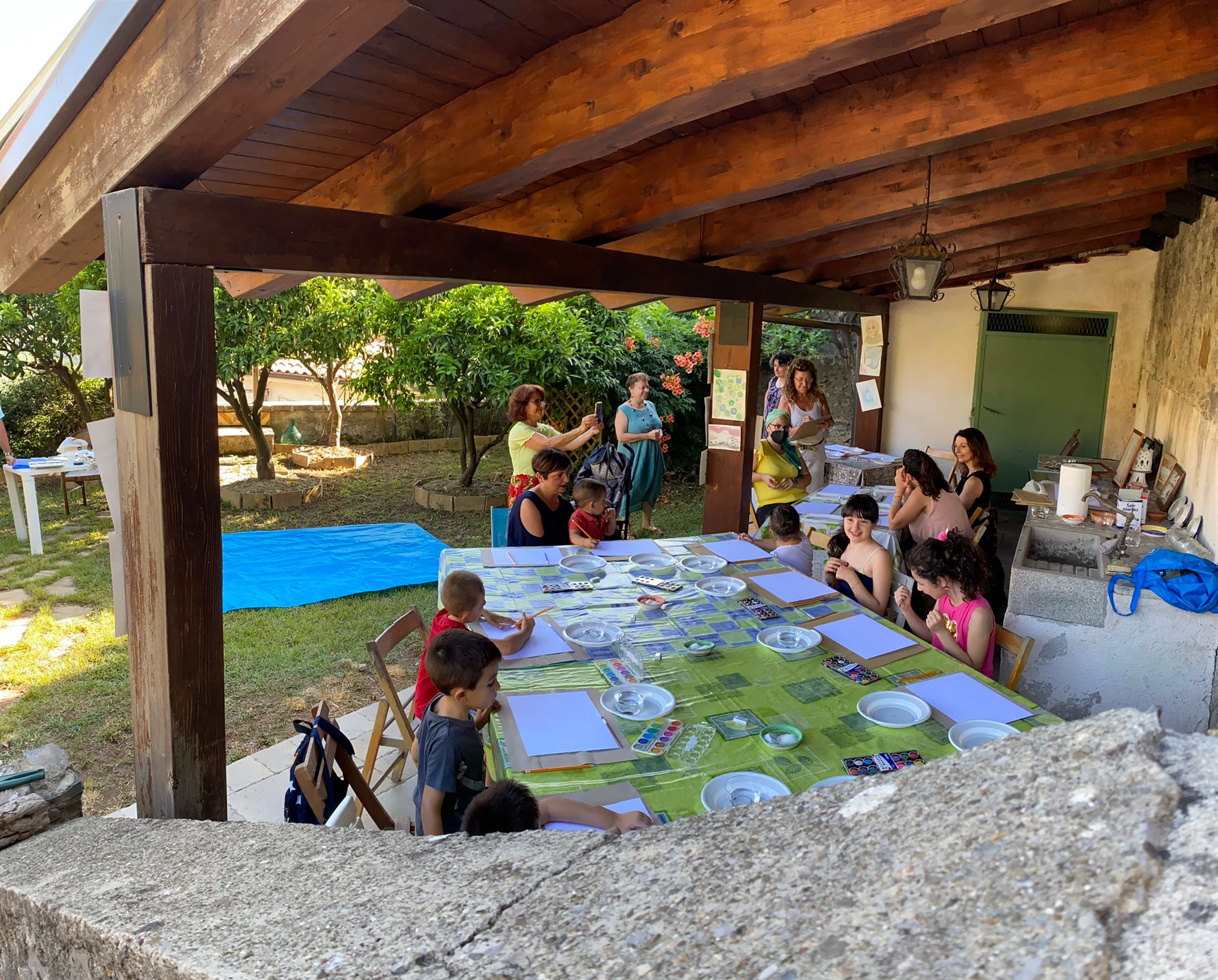 Roccagloriosa a colori, bambini e adulti a lezione di acquerello