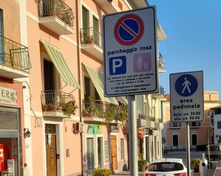 Castellabate, strisce rosa per donne incinte e genitori con bimbi piccoli