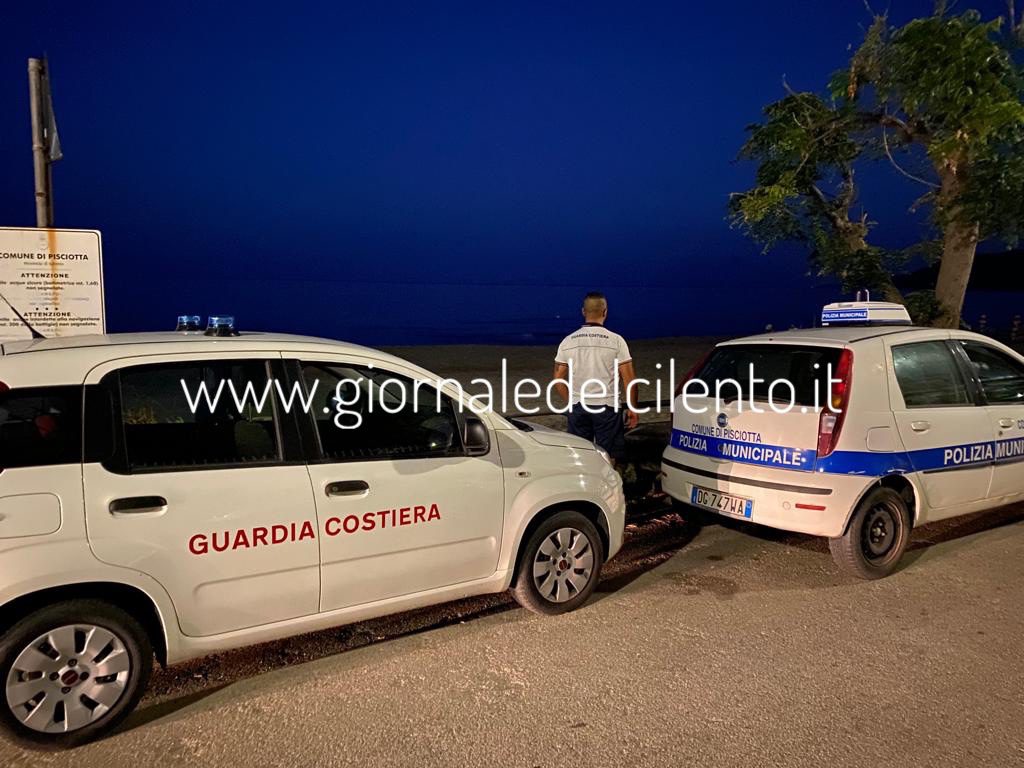 Pisciotta, spiaggia liberata: sequestrate oltre 200 attrezzature