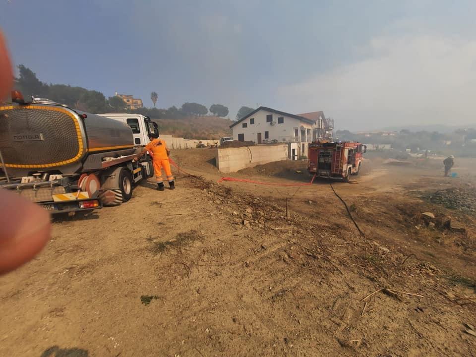 Ferragosto di fuoco, in fiamme collina ad Agropoli