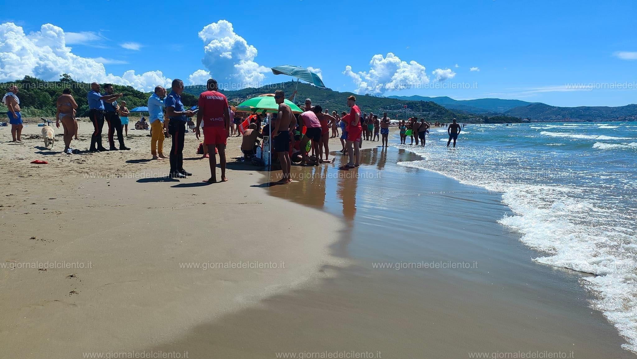 Capaccio Paestum, malore in spiaggia: morto anziano