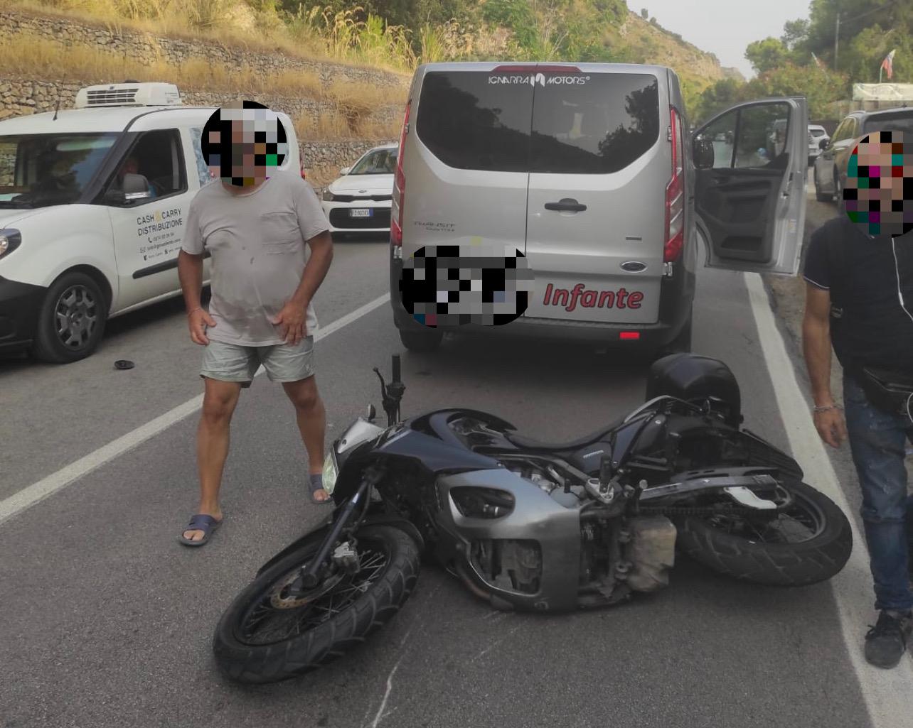 Camerota, caos Mingardo: moto contro minivan