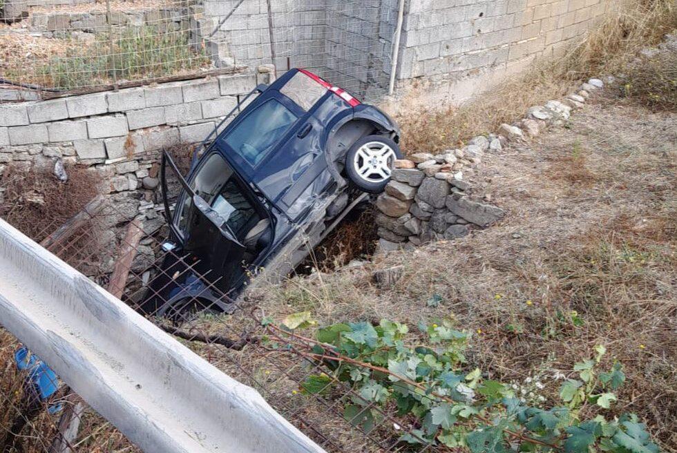 Cilento, turiste finiscono con l’auto in canale: trasferite in ospedale