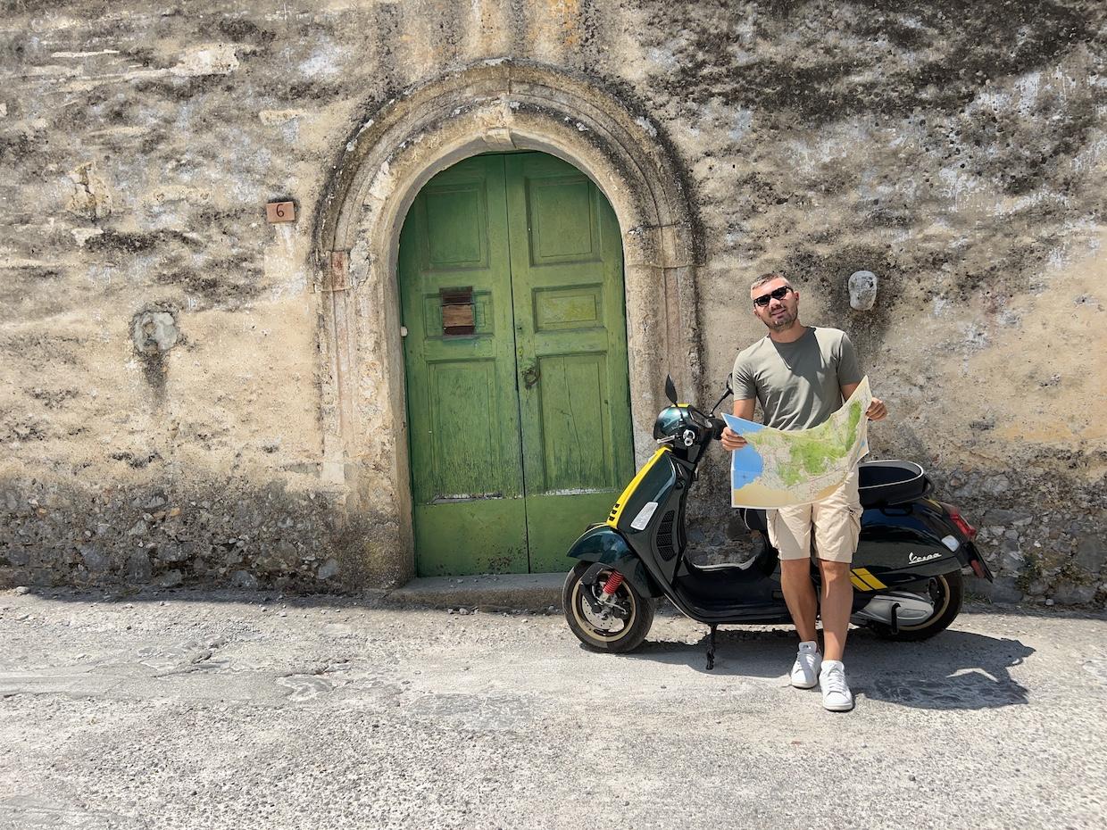 Sette giorni in Vespa per raccontare 7 borghi del Cilento: il progetto del giornalista Luigi Martino