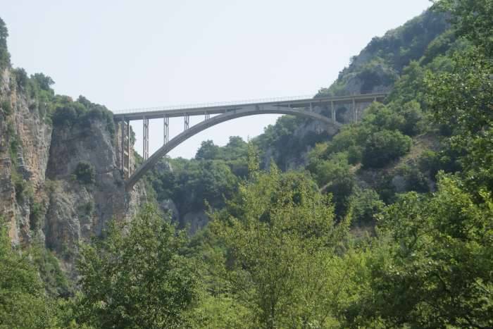 Tragedia nel Cilento, precipita dal ponte di Sacco: muore una donna